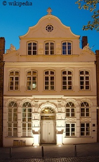 Das Buddenbrookhaus in Lübeck bei Nacht  -   Für eine größere Darstellung auf das Bild klicken.